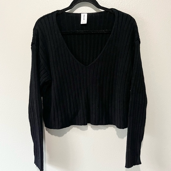 ABOUND- Black V Neck Ribbed Sweater Size S - Picture 1 of 3